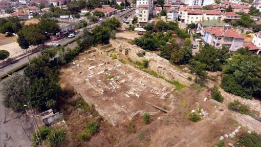 Perinthos Bazilikası'ndaki Trakya'nın en büyük mozaiği restore edilecek Tekirdağ Müze Müdürlüğünce, Marmaraereğlisi ilçesinde daha önceki yıllarda yapılan arkeolojik kazılarda ortaya çıkarılan Perinthos Bazilikası'nın ziyarete açılması için rölöve ve restorasyon çalışmaları hazırlandı.