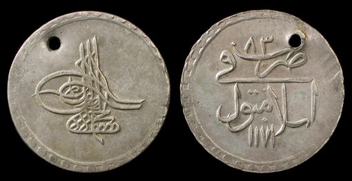 Osmanlıca, Mustafa II, 1757-1774 Önde AH 1171, büyük kısmı [11] 83 geri döndü. Ref: KM-321; 38 mm, 18.68 g. Çok hoş. Antik Çağda Delikli