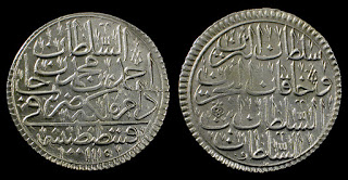 Osmanlı. Ahmad III, 1703-1730 MS. Büyük gümüş zolota, Kostantiniye nane, AH1115'i vurdu. 34 mm, 19,51 g. ref: KM-156, ilk deneme , KM veya USK'da listelenmemiş, seçim EF! İnanılmaz detaylara sahip büyük ve ağır gümüş sikke